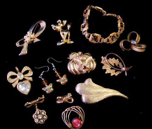 VINTAGE COSTUME JEWELLERY